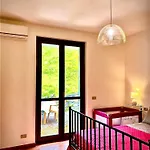 The Sisters' House, Con Giardino Zona Bellagio 別荘 *