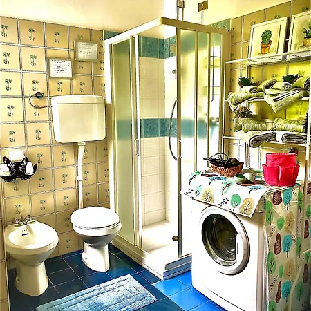 The Sisters' House, Con Giardino Zona Bellagio Сasa de vacaciones