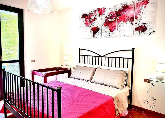 The Sisters' House, Con Giardino Zona Bellagio 度假居 Magreglio